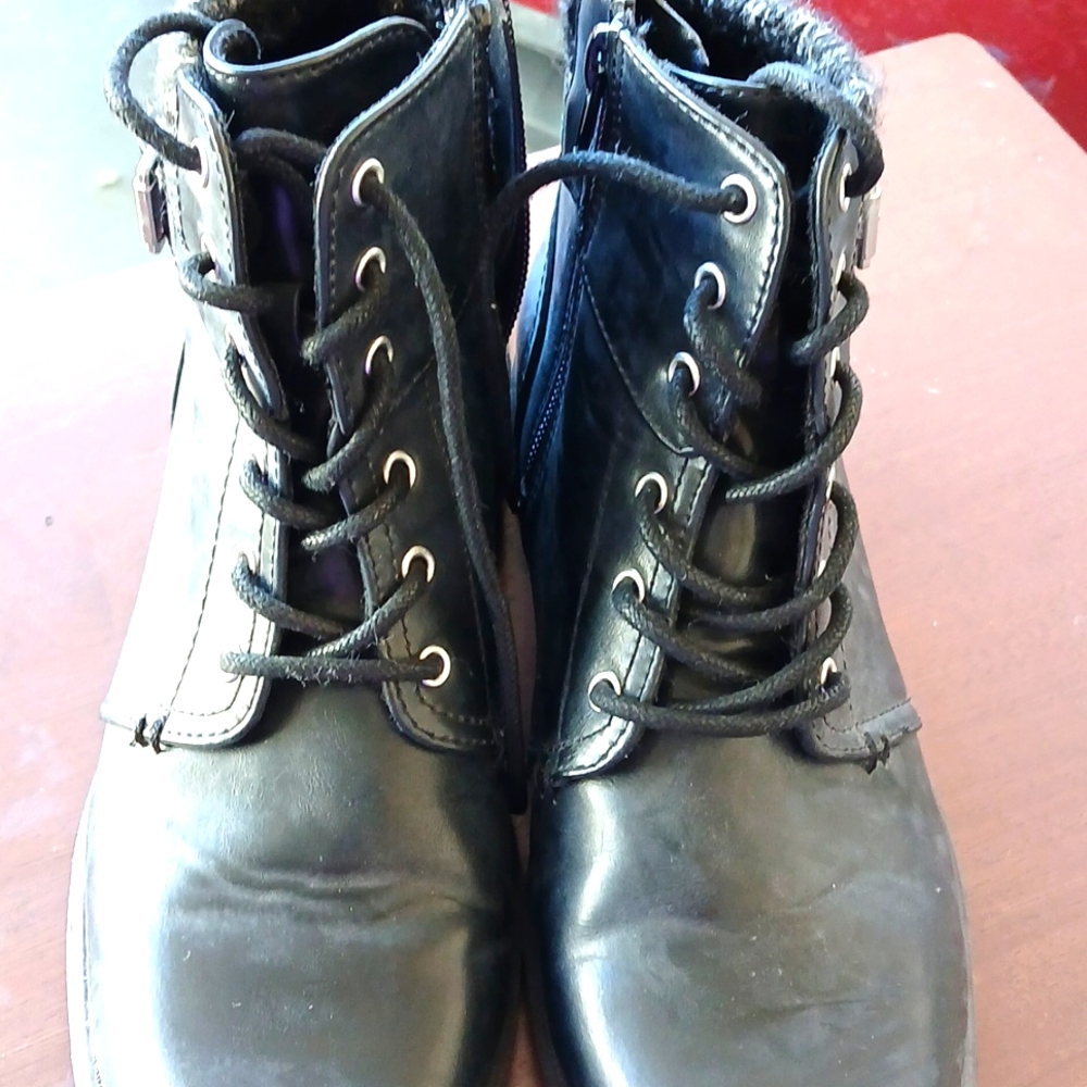 Girls black size 5 cuffed There abouts boots zip up and tie.